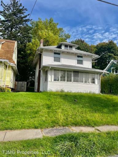 Main picture of 253 Fenway Dr