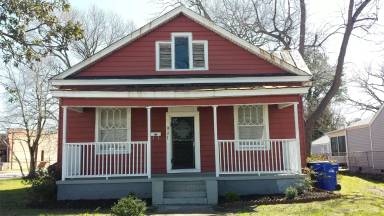 Main picture of 901 Douglas Ave