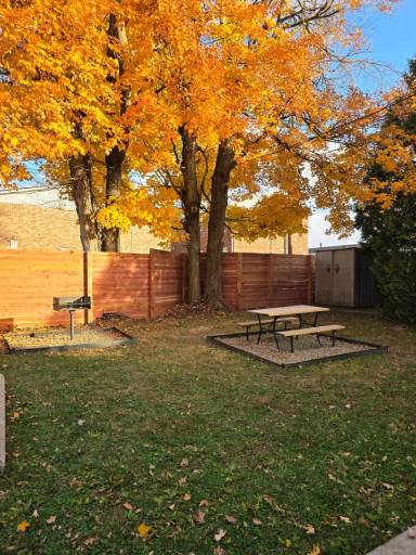 Main picture of 415 S Dunn St