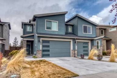 Main picture of 620 NE Vail Ln