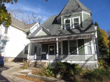 Main picture of 16 Portsmouth Pl NE