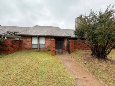 Main picture of 2831 E 81st Pl