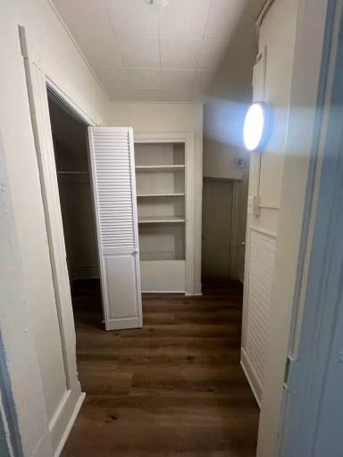 Main picture of 114 1/2 S Queen St