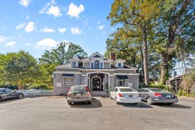Main picture of Louise Manor