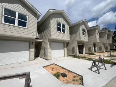 Main picture of 2875 Leahs Ln