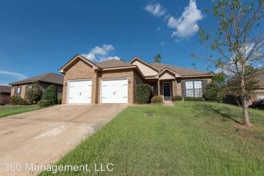 Main picture of 2741 Sophia Way