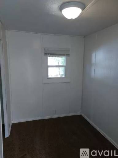 Main picture of 826 Queens Dr