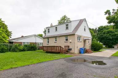 Main picture of 302 Oakwood Ave