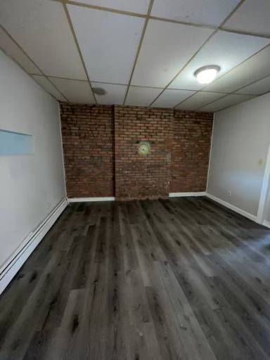 Main picture of 404 1st St