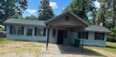 Main picture of 2300 Pearce Ave