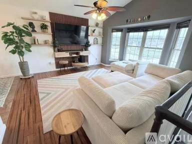 Main picture of 806 Hawks Circle Dr