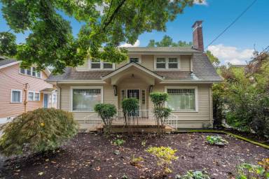 Main picture of 3524 SE Stark St