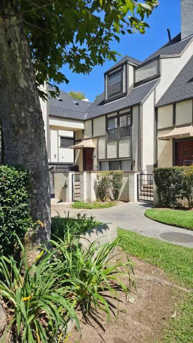 Main picture of 109 E Rosewood Ct