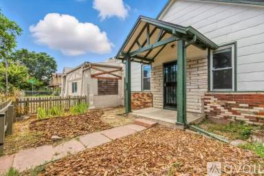 Main picture of 207 Galapago St