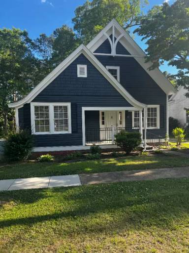 Main picture of 107 College St