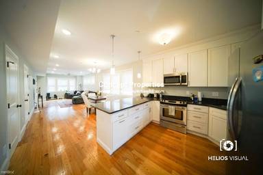 Main picture of 2761 Washington St