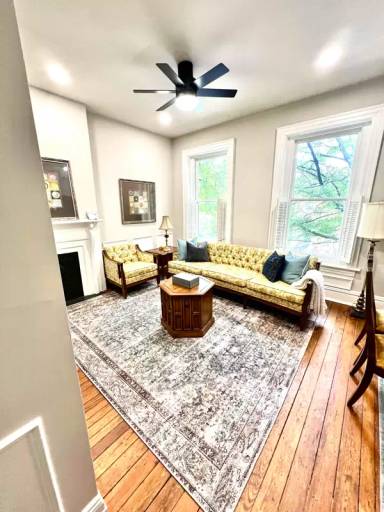 Main picture of 2616 E Franklin St