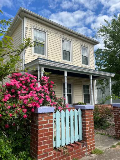 Main picture of 2500 Bainbridge St