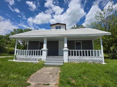 Main picture of 207 Shields St