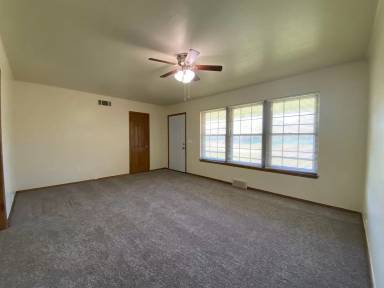 Main picture of 1909 Meyers Pl
