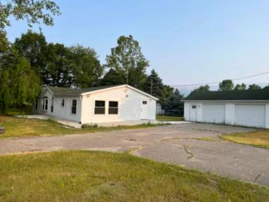 Main picture of 585 110th Ave