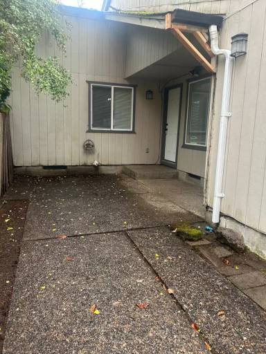 Main picture of 1836 NW Grant Cir