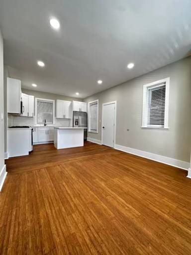 Main picture of 2048 N California Ave