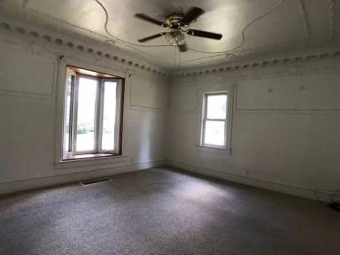 Main picture of 113 W Dewey St