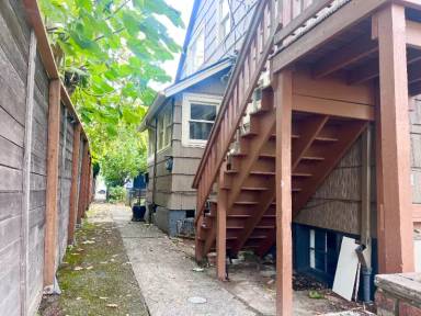 Main picture of 317 NE 66th Ave