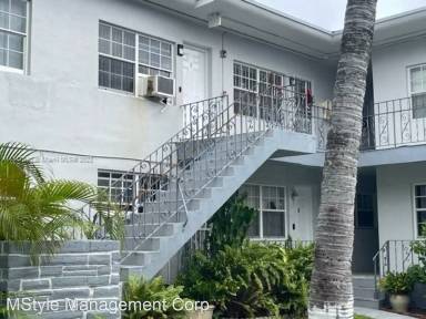 Main picture of 555 SW 16th Ave