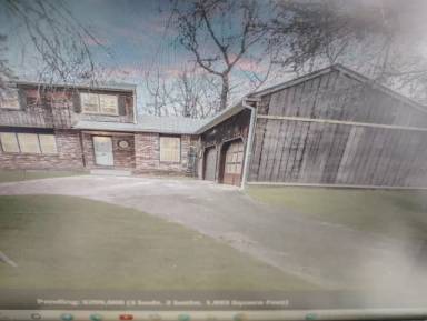 Main picture of 999 Lake Dr