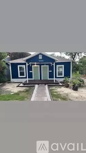 Main picture of 1250 W Winnipeg Ave
