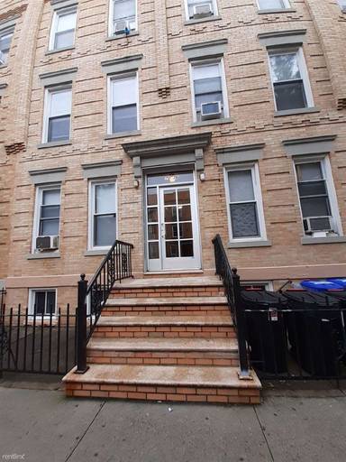 Main picture of 7036 66th St