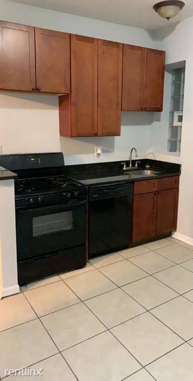 Main picture of 418 E 66th St