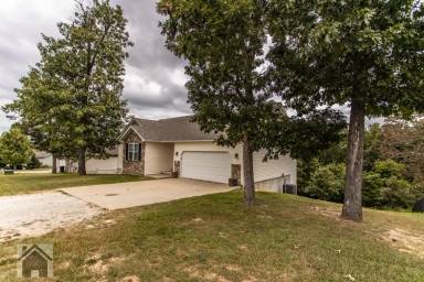 Main picture of 15830 Terris Ln