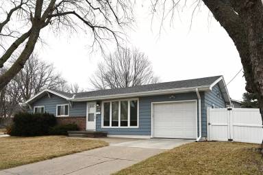 Main picture of 3105 S 48th St