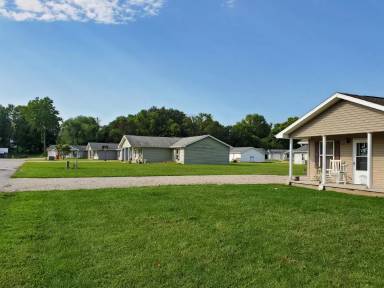 Main picture of 225 E Court Dr