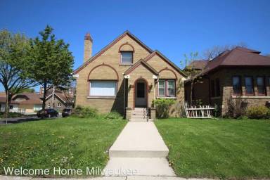 Main picture of 2978 N 53rd St