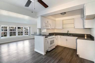 Main picture of 20326 Saticoy St