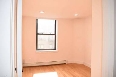 Main picture of 1019 S Catalina St
