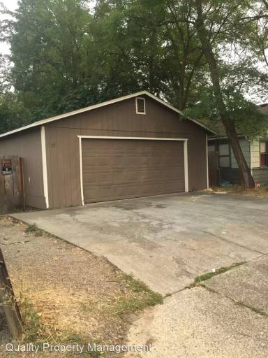 Main picture of 19 Lewis Ave