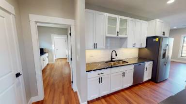 Main picture of 1002 W Maple Ave