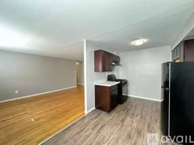 Main picture of Tustin Court