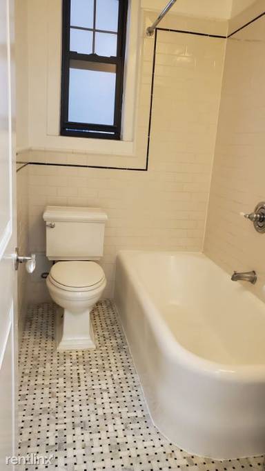 Main picture of 117 E 89th St