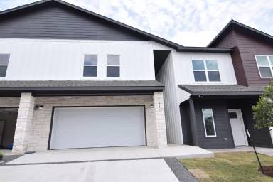 Main picture of 1911 Allie Way