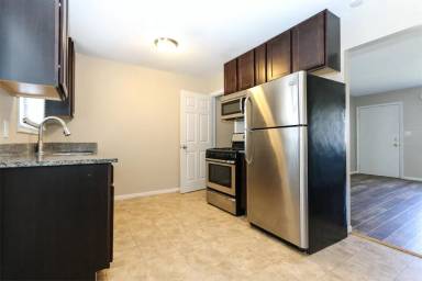 Main picture of 1028 2nd Ave E