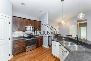 Main picture of 3453 Copper Point Ln NE