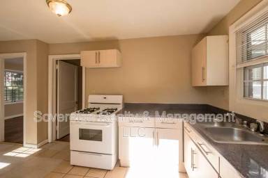 Main picture of 1801 Oakmont Dr NW