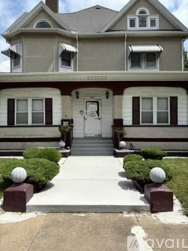 Main picture of 501 S Bloomington St