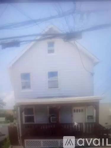 Main picture of 325 Pershing Ave